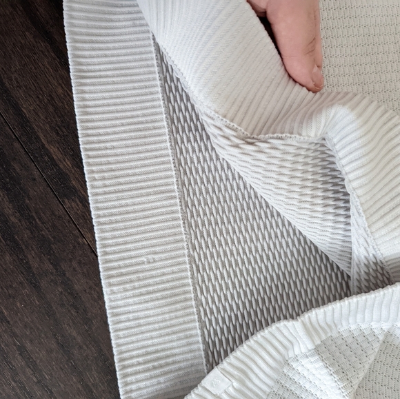 Thick Lululemon Base Layer - Picture 4 of 7